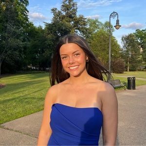 Meet your Posher, Lizzie